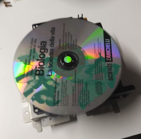 Lettore con un disco-spazzatura ( :( ) fissato sopra